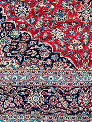 Border of Lachlan Persian Kashan rug, highlighting detailed hand-knotting and craftsmanship